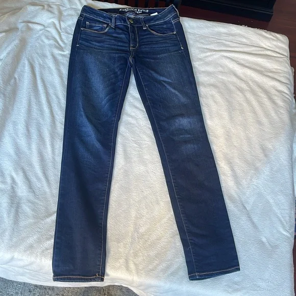 American Eagle Size 6 Mid Rise Skinny Super Stretch Dark Denim Jeans - Picture 1 of 6